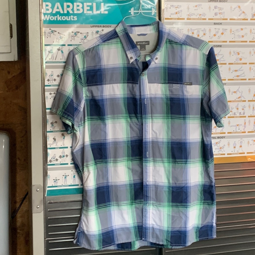 EDDIE BAUER - Mens L. BLUE. GREEN. WHITE. PLAID. Button down.  Short sle…
